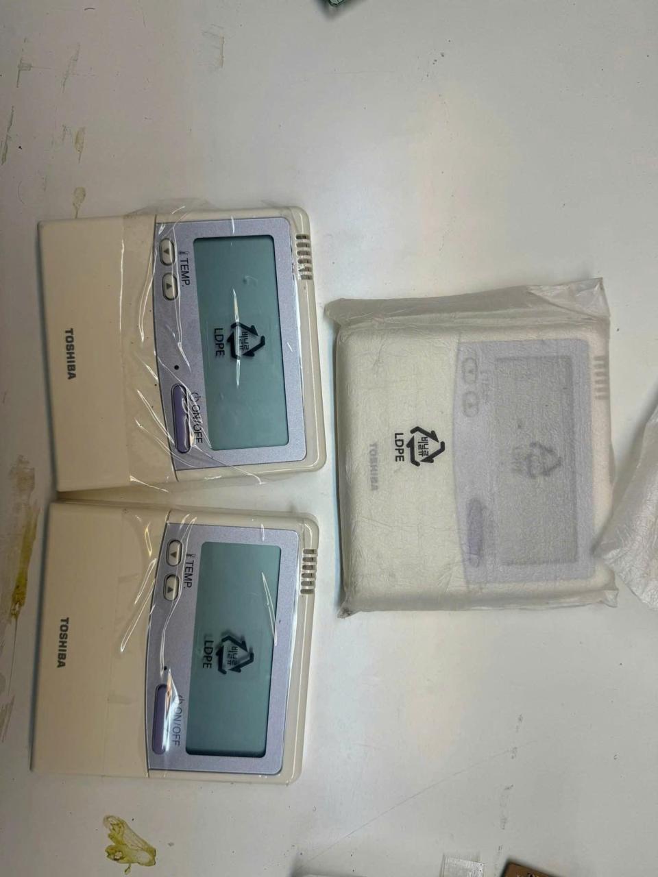 Khiển gắn tường điều hòa Toshiba chính hãng