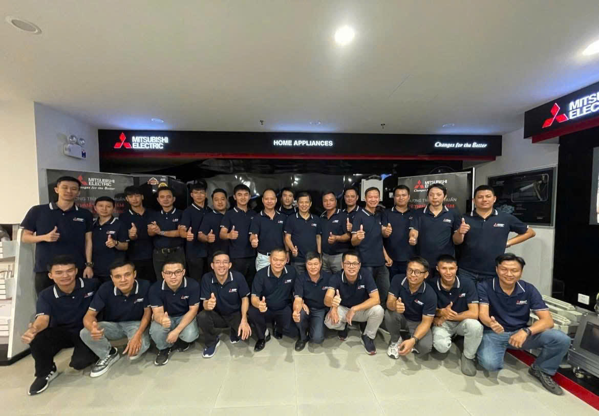 Kỹ thuật viên mitsubishi liên tục được training về kỹ thuật