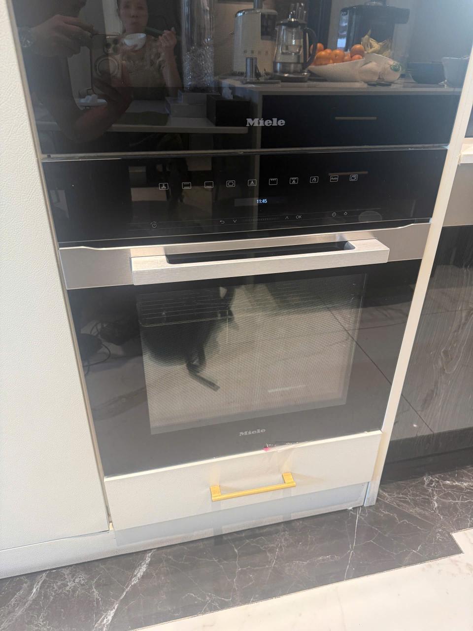 Lò nướng miele không nóng hiện lỗi trên màn hình được kỹ thuật viên xử lý tại nhà khách hàng