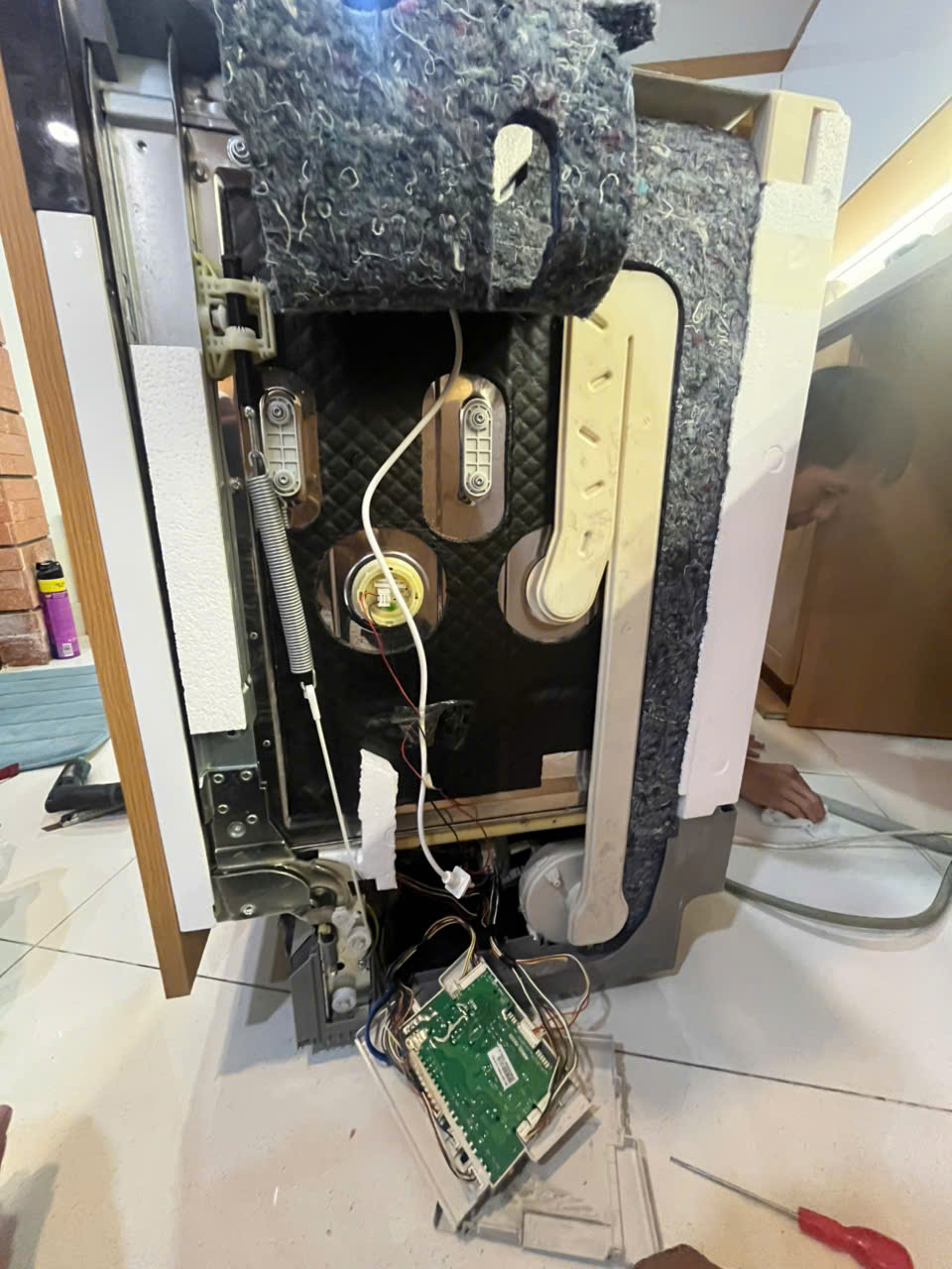Sửa máy rửa bát Miele âm tủ ko hoạt động