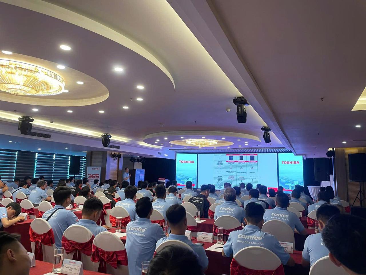 Toshiba luôn có những khóa training liên tục tới kỹ thuật viên