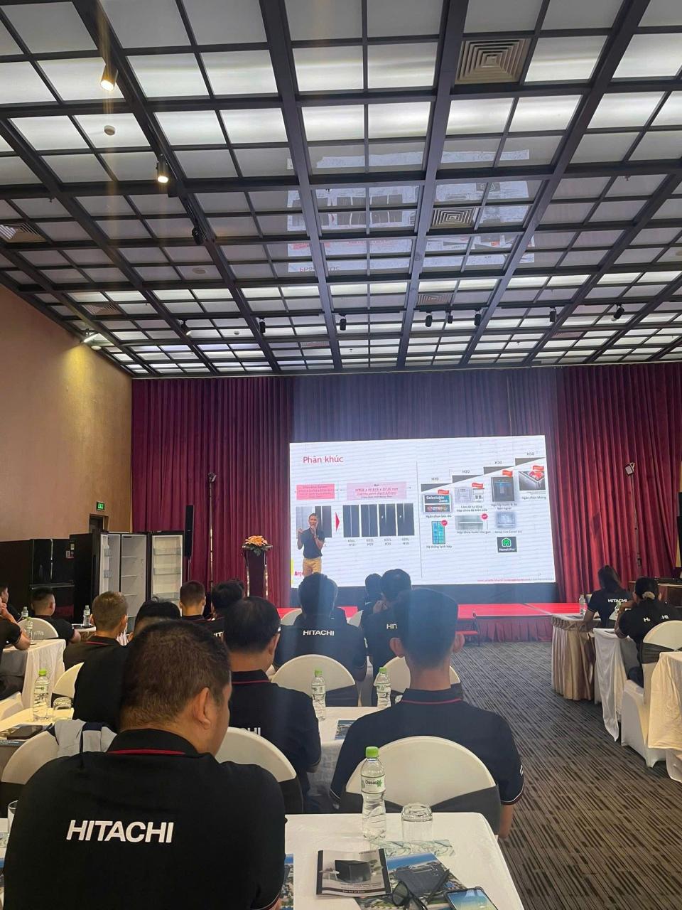 Trung tâm bảo hành Hitachi liên tục có những khóa training cho kỹ thuật viên